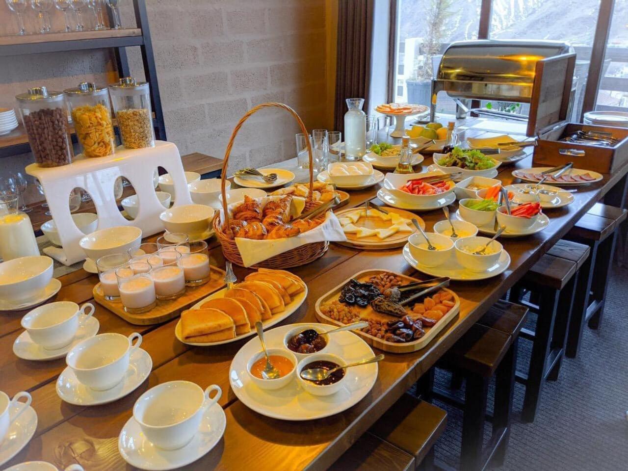 Alpine Lounge Boutique Hotel Kazbegi Luaran gambar