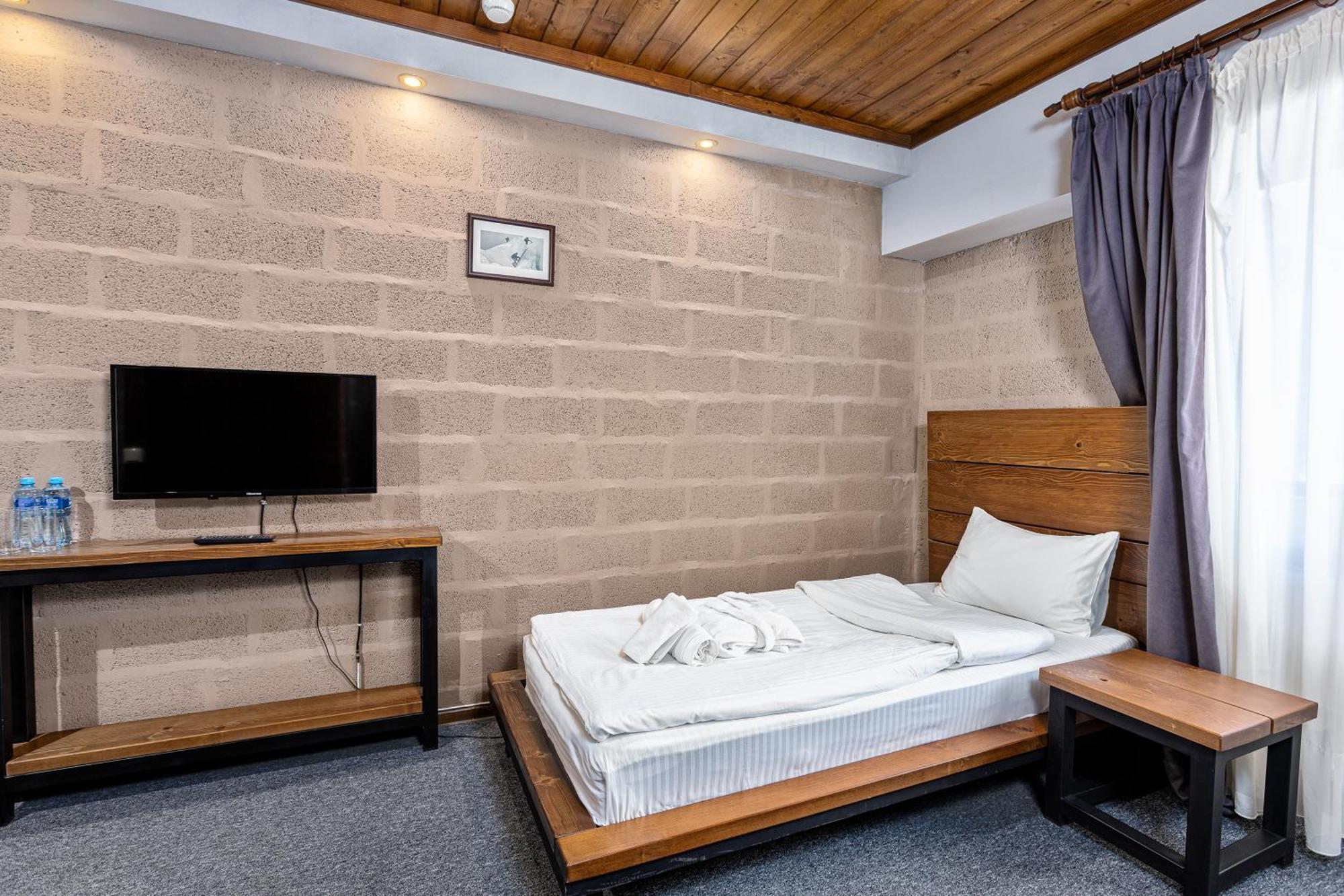 Alpine Lounge Boutique Hotel Kazbegi Bilik gambar