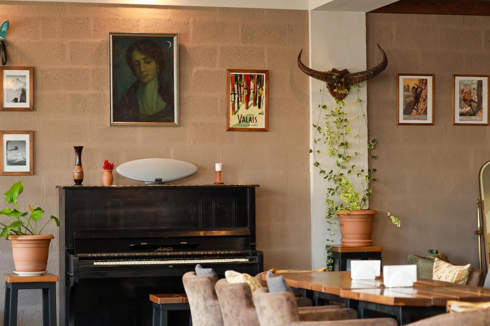 Alpine Lounge Boutique Hotel Kazbegi Luaran gambar
